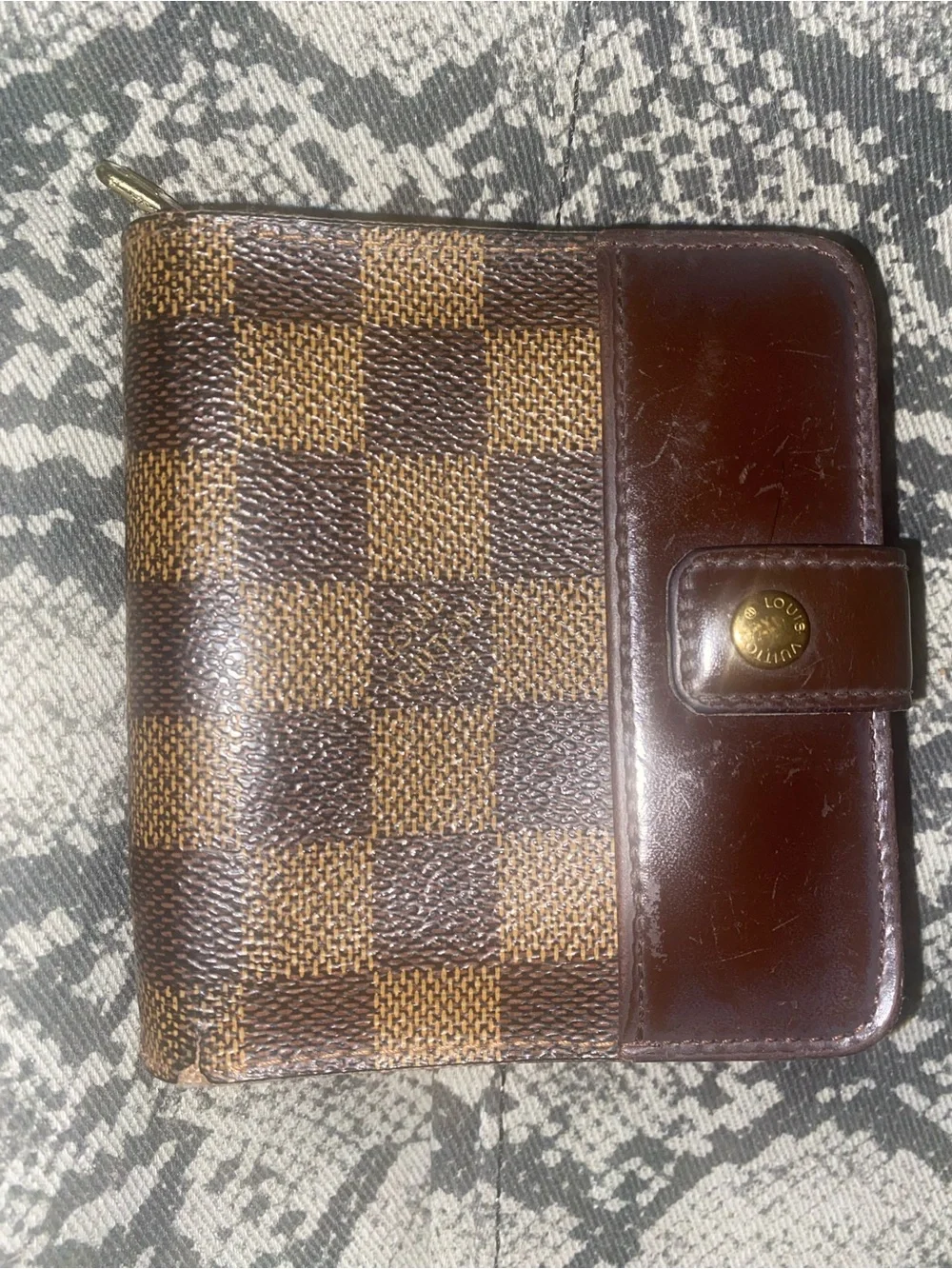 Louis Vuttion wallet